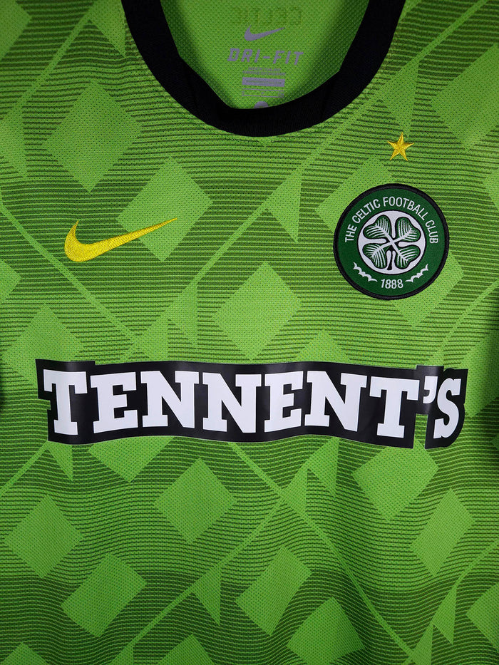 2010-11 Celtic Away Shirt - detailed view