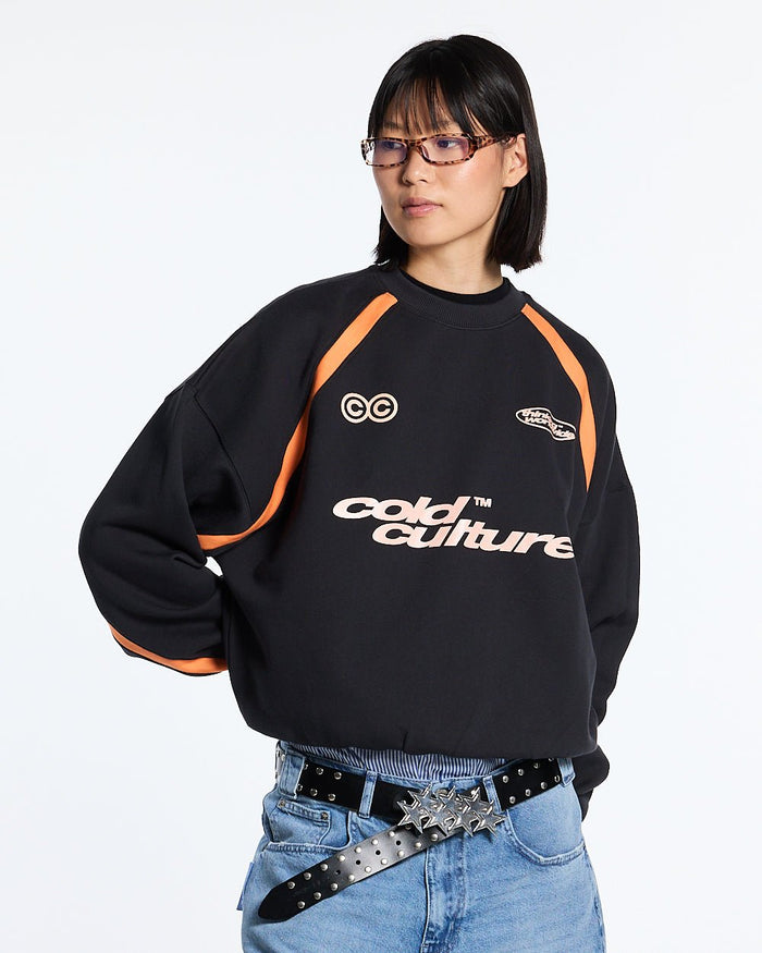 DETAILED CREWNECK BLACK - black oversized crewneck sweatshirt, front view on female model - Cold Culture #woman