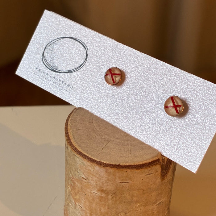 EL026-19 White/Red Resin Studs