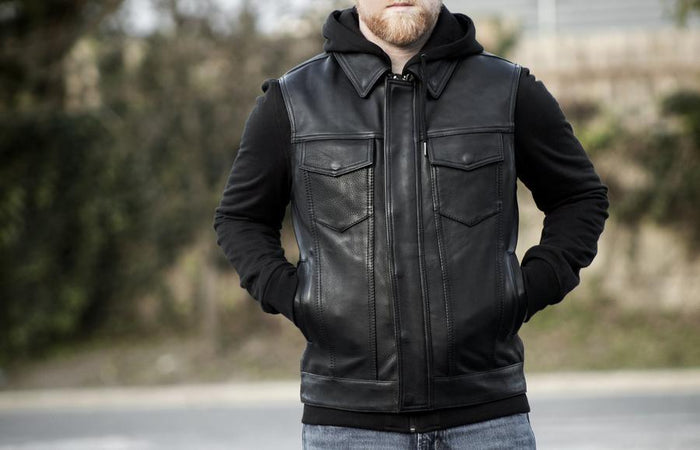 Kent Vest With Hoody: Features:

1
