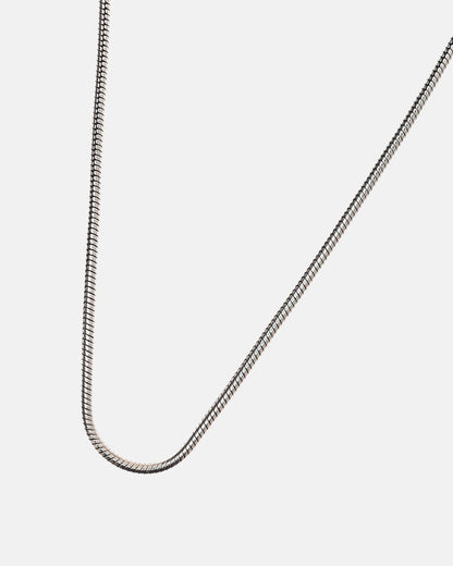 LOOP CHAIN - thin silver snake chain necklace, detail close-up - Cold Culture