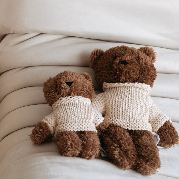 Milo Bear, Medium