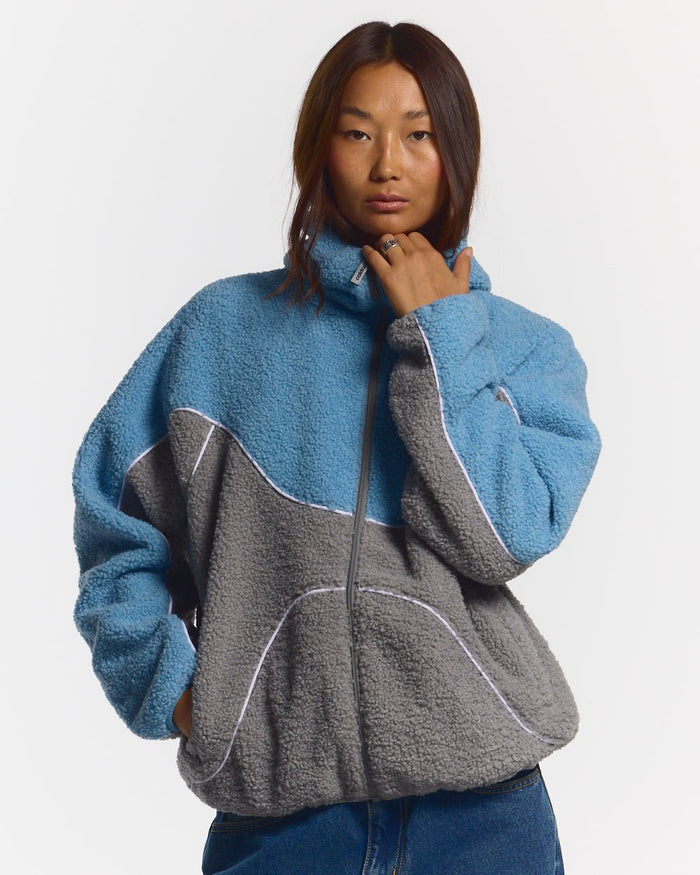NO RISK FLEECE JACKET STONE GREY/STERLING BLUE - blue and grey fleece jacket, front view on female model - Cold Culture #woman