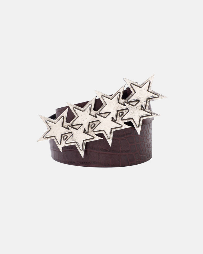 STARS LEATHER BELT CROCODILE BORDO - bordeaux croc-embossed leather belt, detail close-up - Cold Culture