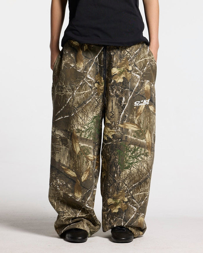 SWEATPANTS REALTREE EDGE - brown camo sweatpants, front view on female model - Cold Culture #woman